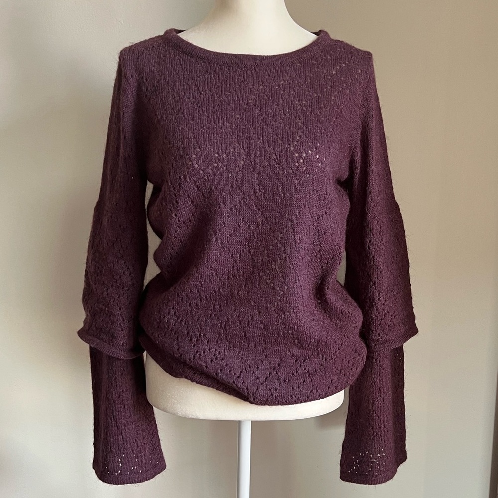 Elisabetta Italian wool blend pointelle knit boat neck sweater in purple. Size M